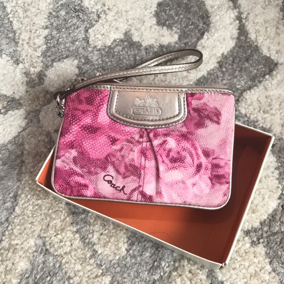 Coach Handbags - 🍾HNY🥂 Pink Coach wristlet